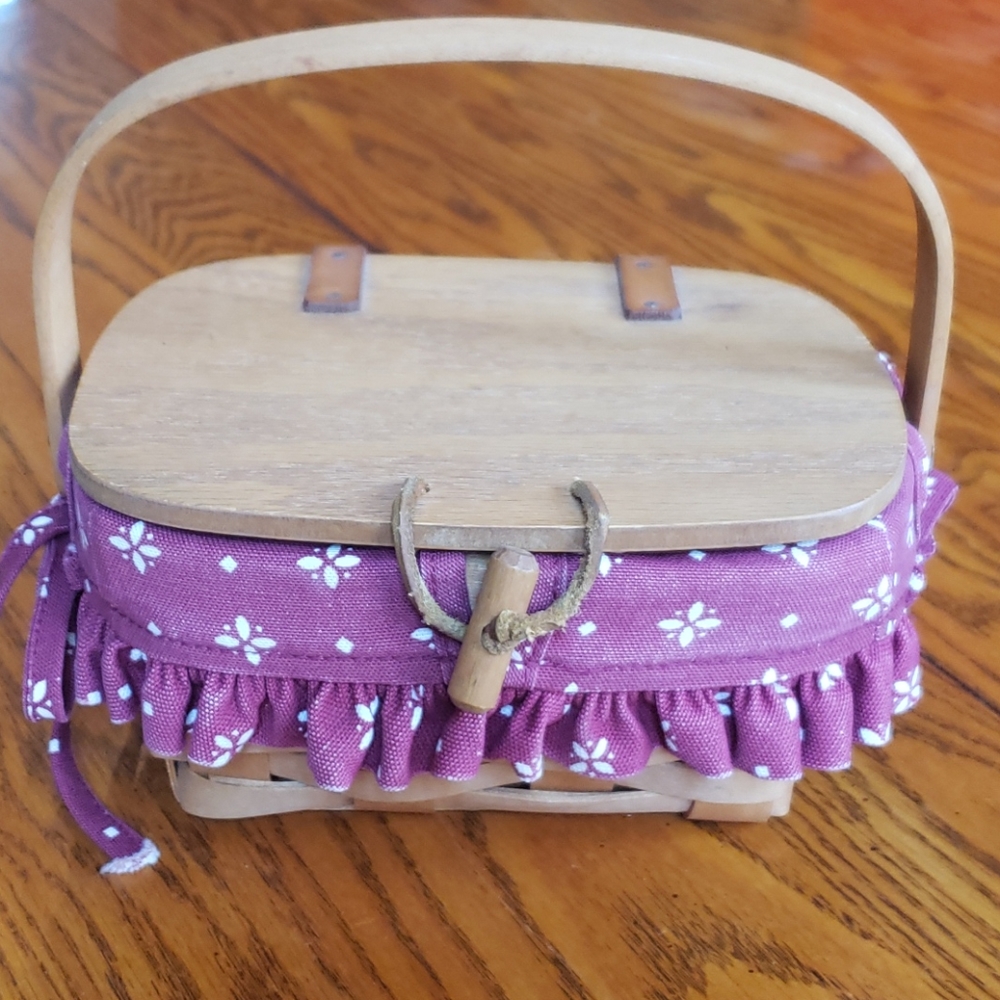 Vintage 1997 Longaberger basket with accessories